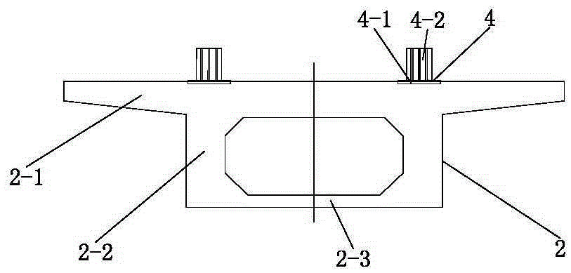 Longitudinal pushing structure of closure segment of continuous rigid frame bridge