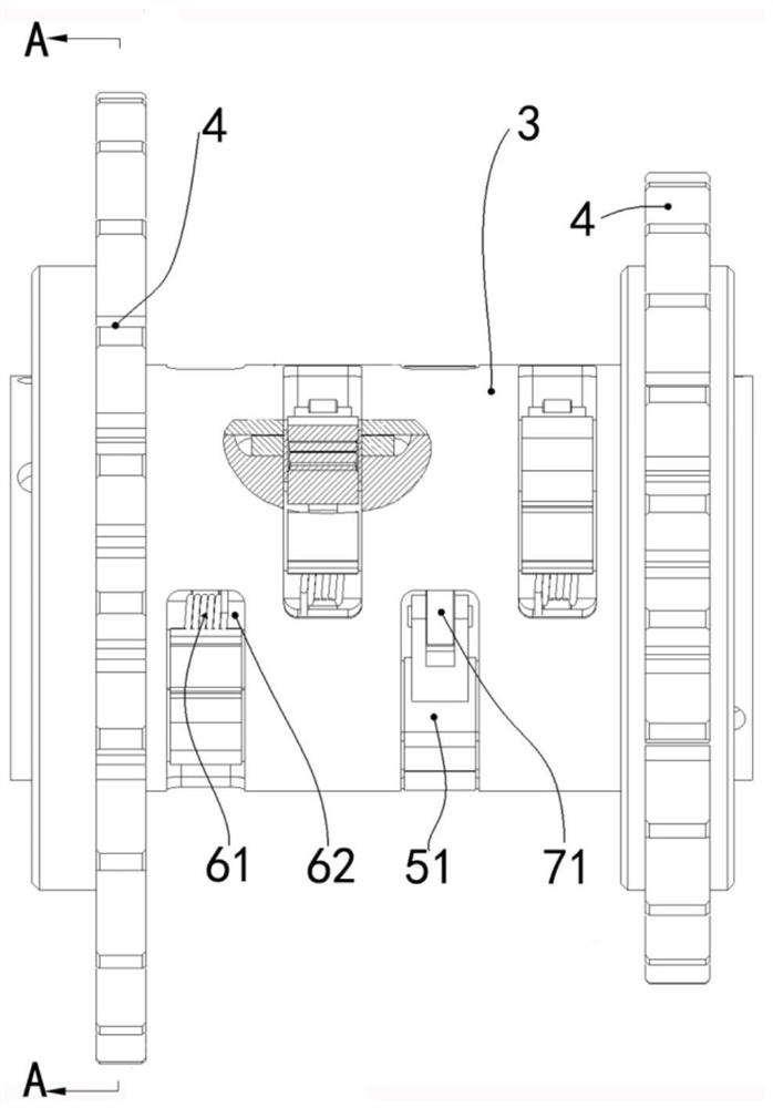 Clutch mechanism of bicycle speed changing system and speed changing box