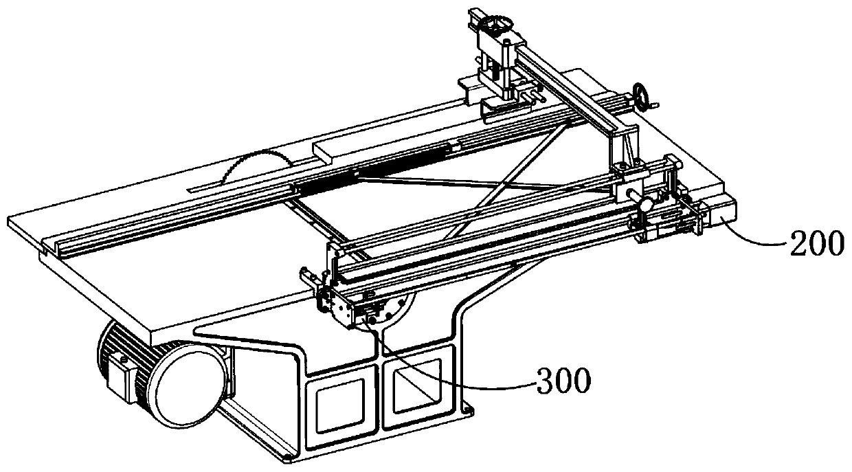 Wood processing machine tool capable of automatically pushing wood