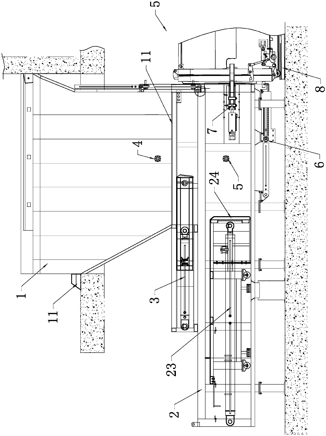 Anti-clogging device and garbage compression station with the same