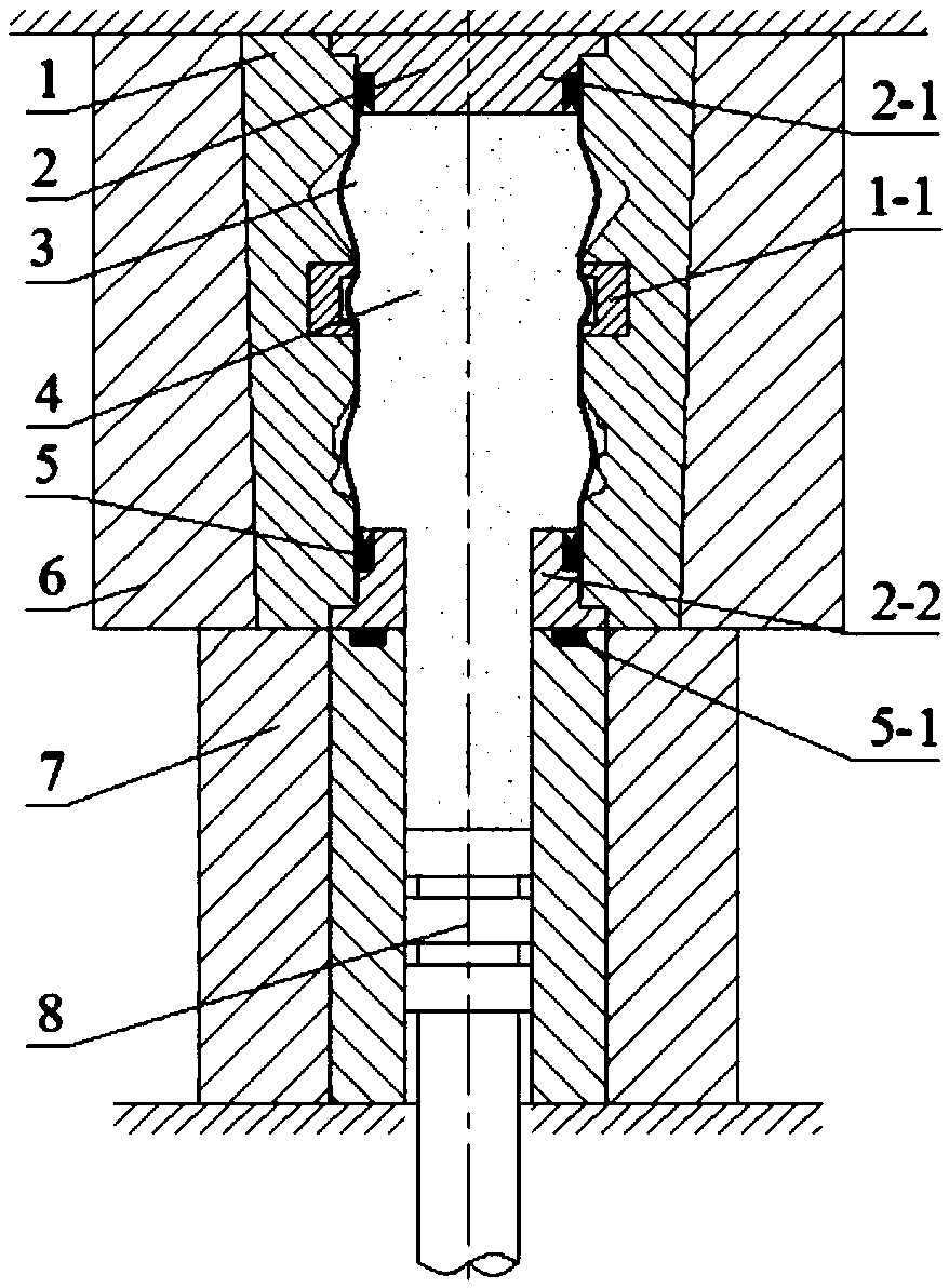 Closed variable-section thin-wall piece viscous medium pressure forming device