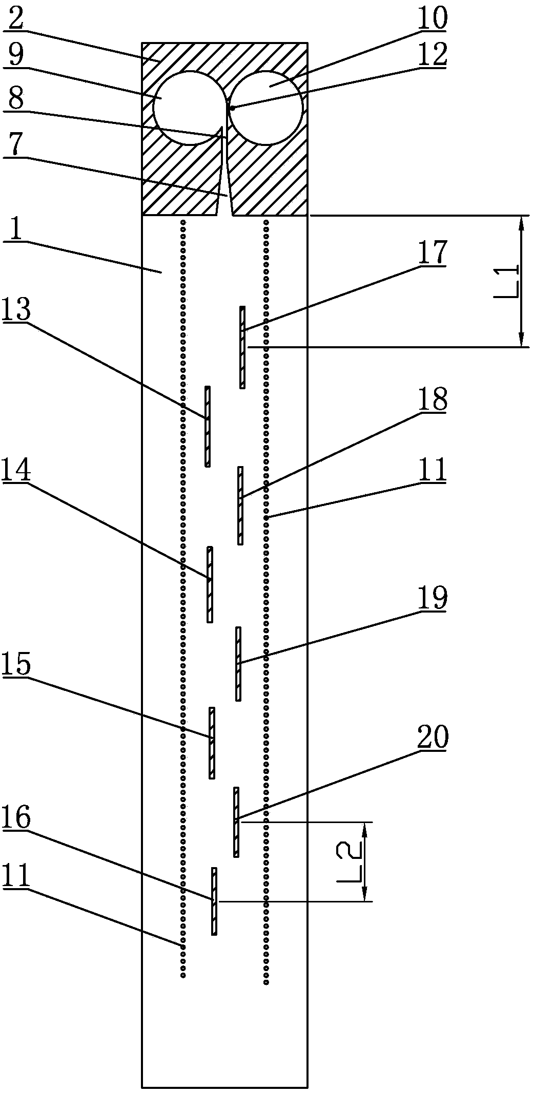 Seam-variable large-bandwidth traveling wave seam array antenna with radiation-type load