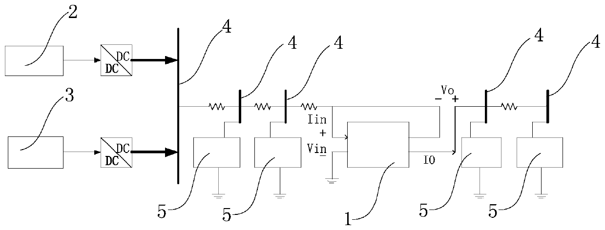 Direct-current microgrid bus voltage regulation device and method