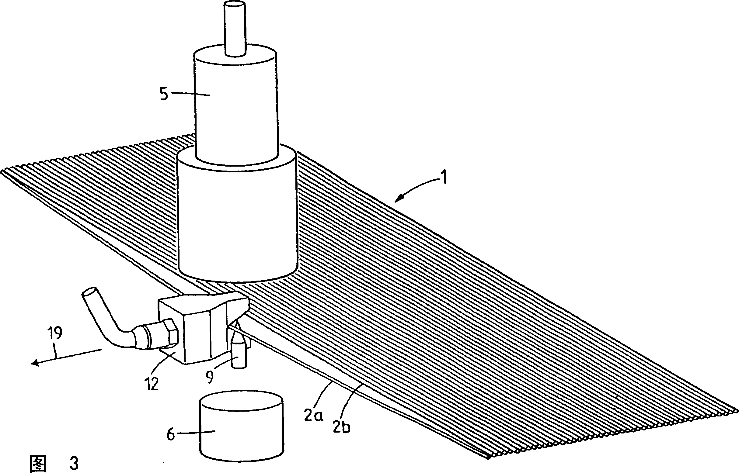 Device and method for separating threads out of a thread layer