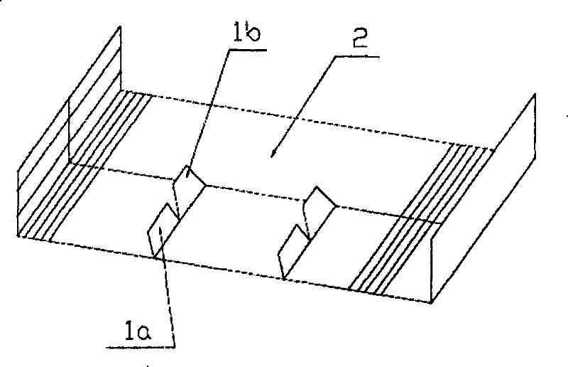 Load-reducing device for sintered material bed, sintering machine and sintering method using the same