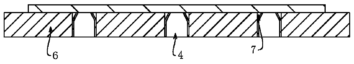 Glue smearing device applied to position of label clip of labeling machine