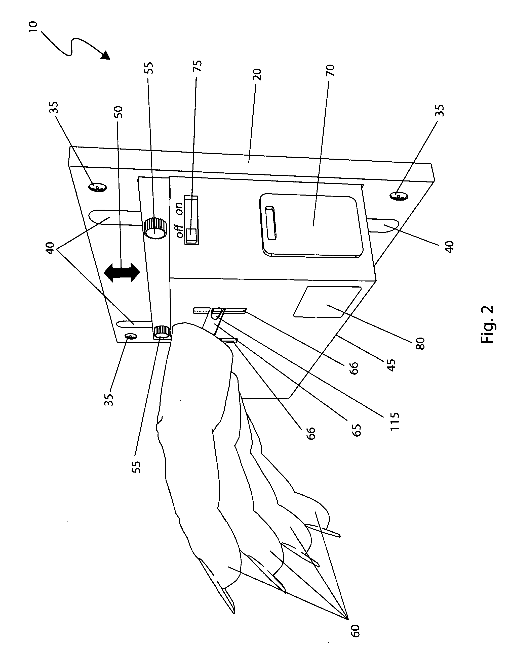 Automated pet scratching device and associated method