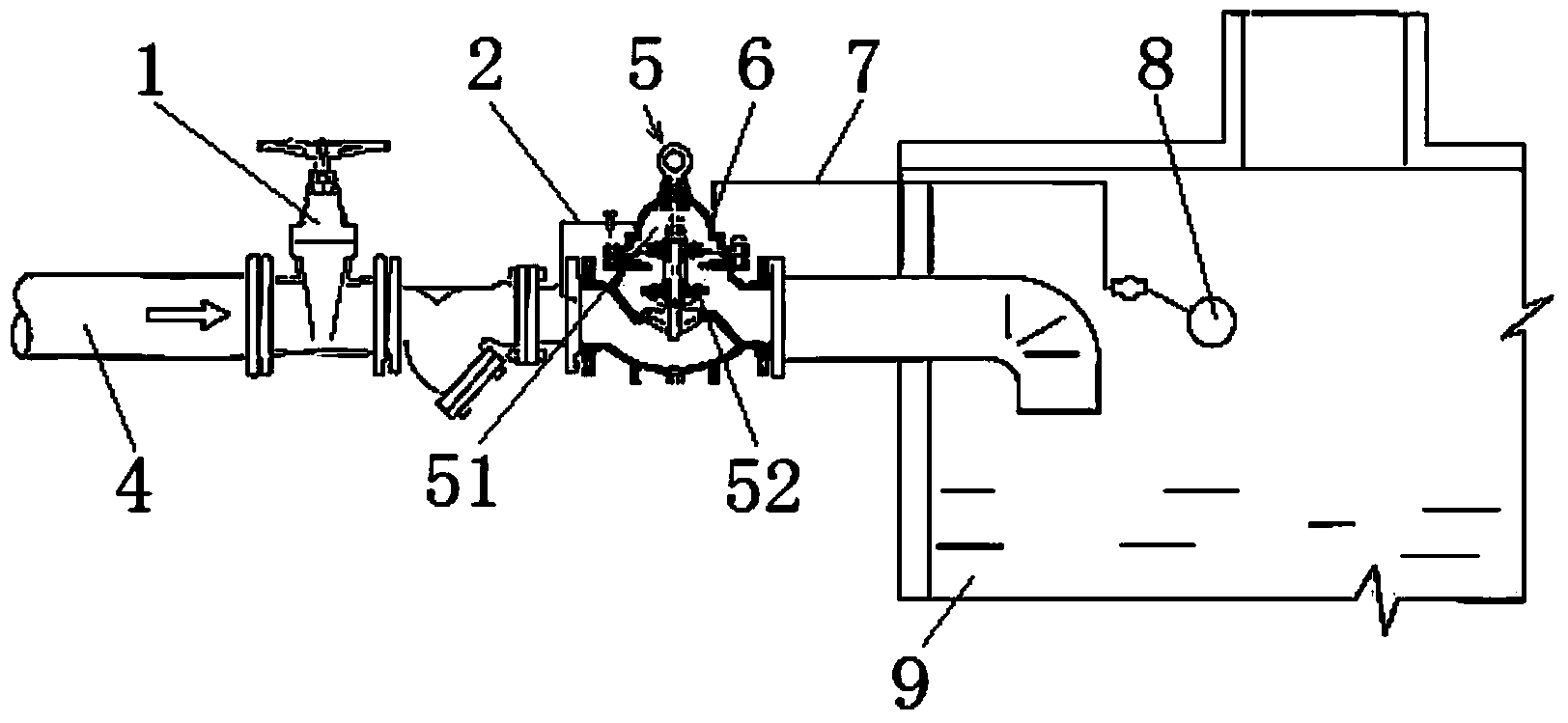 Liquid level regulating device and liquid level regulating method