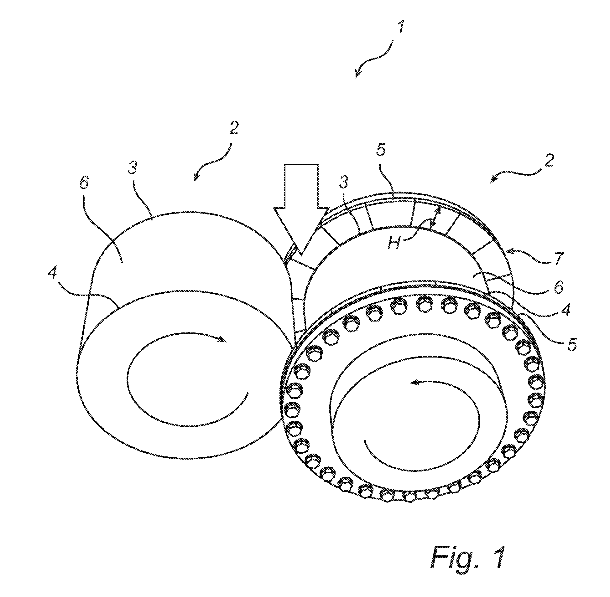 Roller crusher having at least one roller comprising a flange