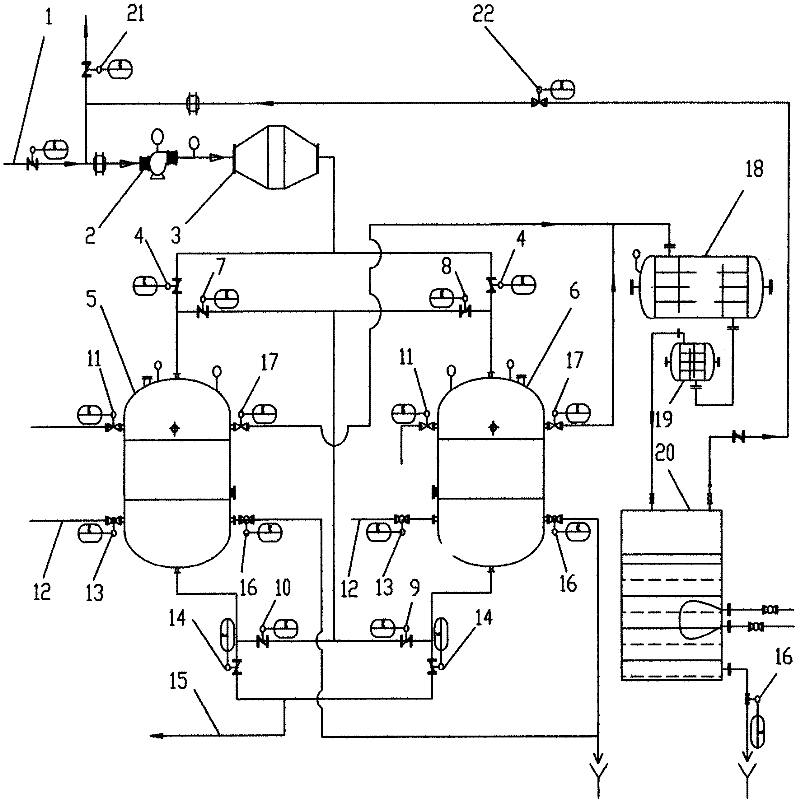 Environment-friendly device for recycling and treating solvents in tail gas