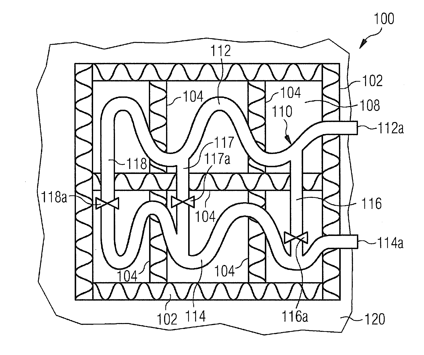 Thermal energy storage and recovery with a heat exchanger arrangement having an extended thermal interaction region