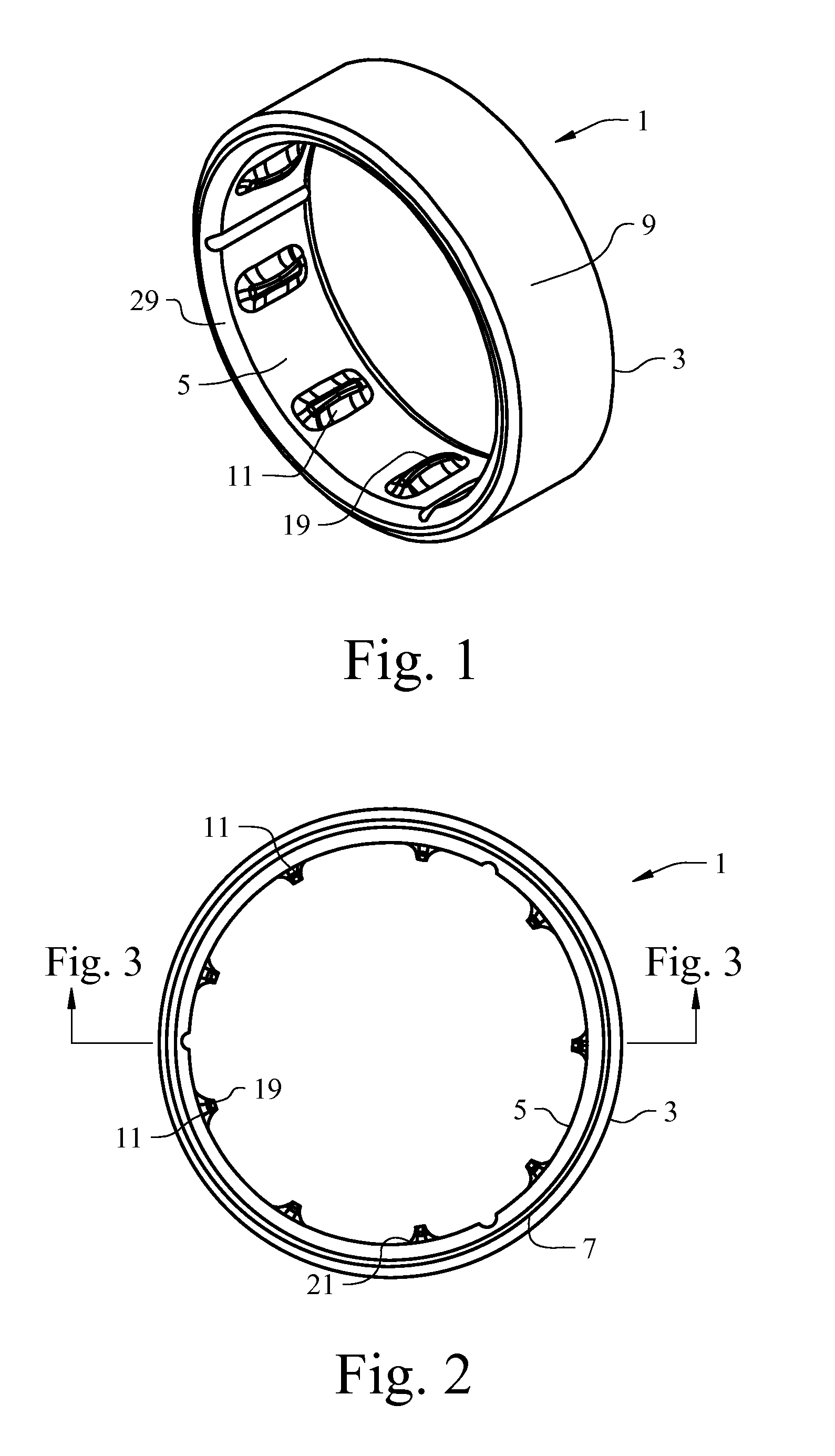 Finger ring with size-accommodating inner liner