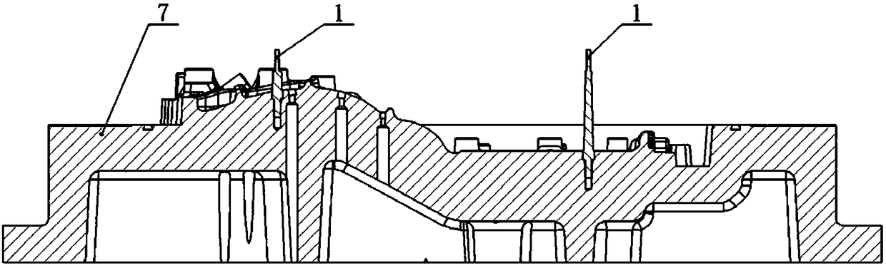 Core bar support with step shape and application method thereof