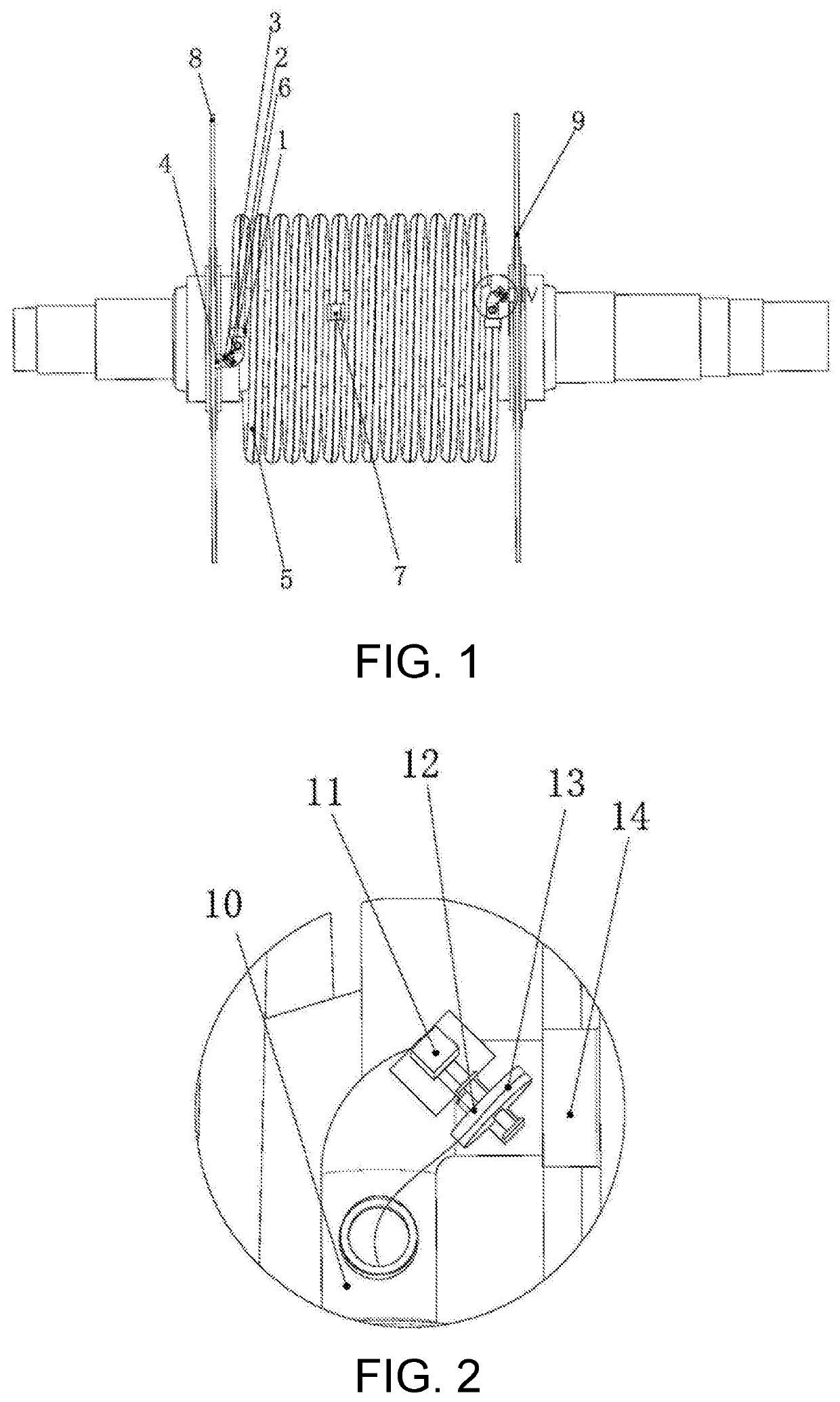 Online monitoring system for crack on hoist spindle and operation method thereof