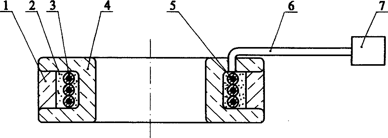 Sensor for obtaining scoria flow-out signal during steel ladle casting