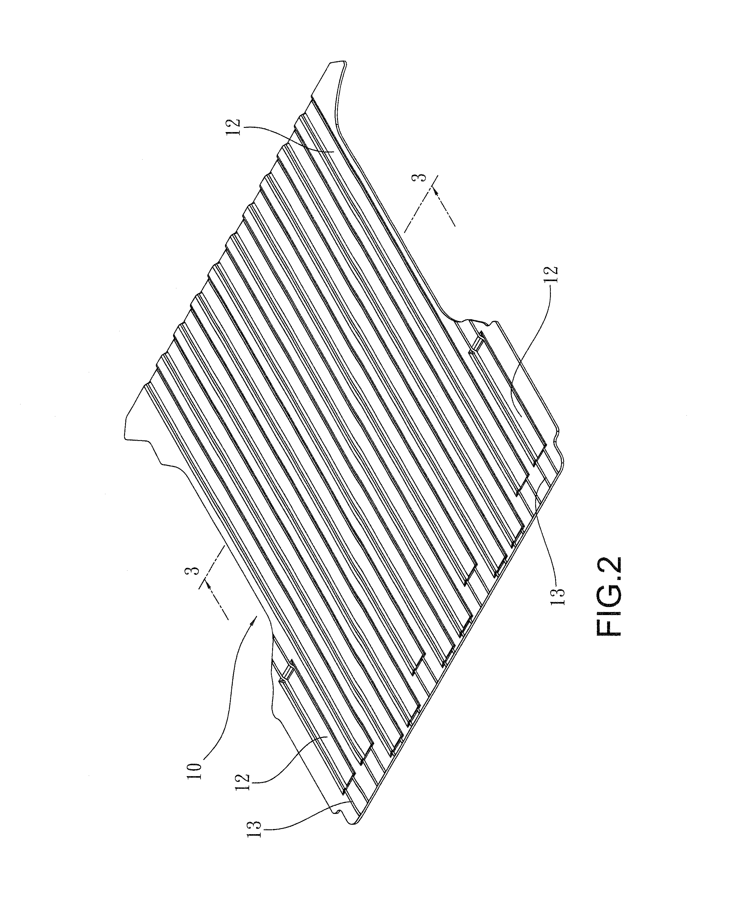 Structure of floor mat of cargo bed of truck