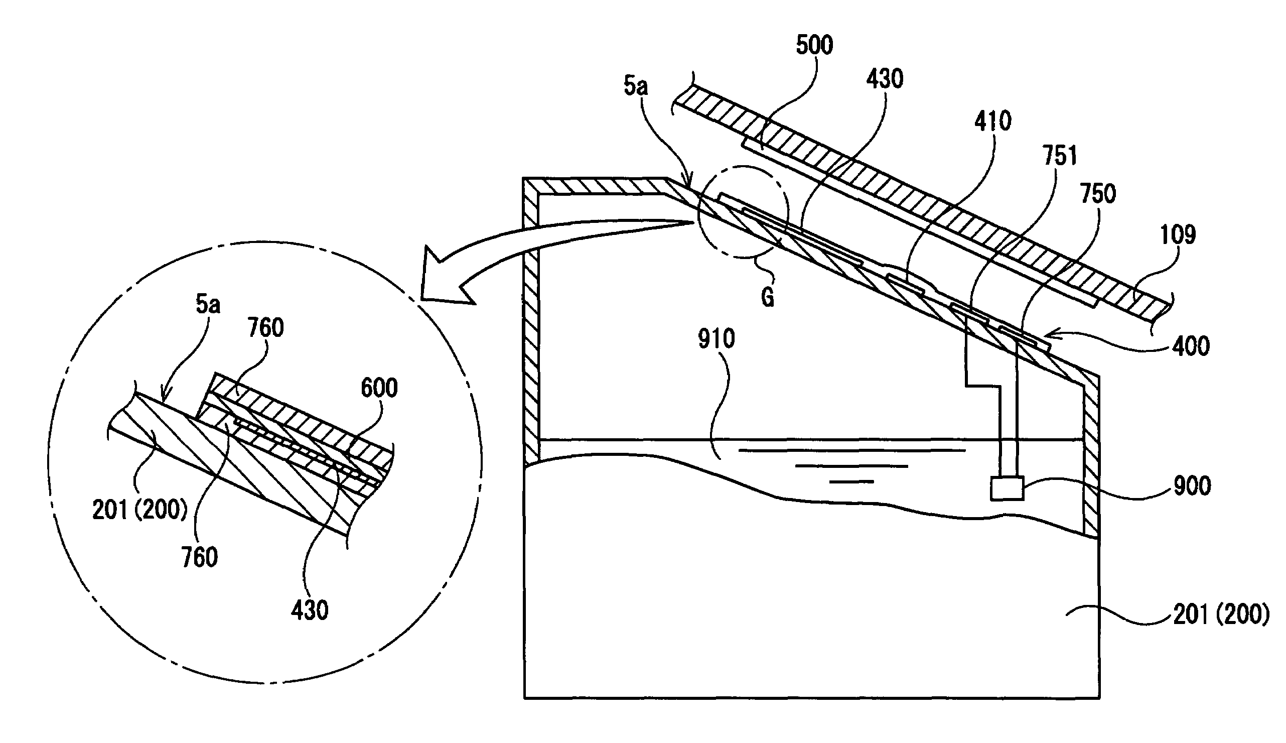 Information communicating member, liquid container having information communicating member and liquid ejecting apparatus