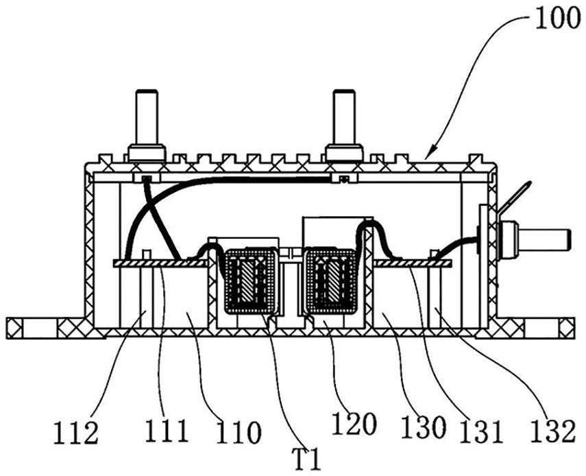 Self-powered DC voltage measurement control circuit and measurement device