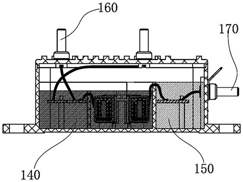 Self-powered DC voltage measurement control circuit and measurement device