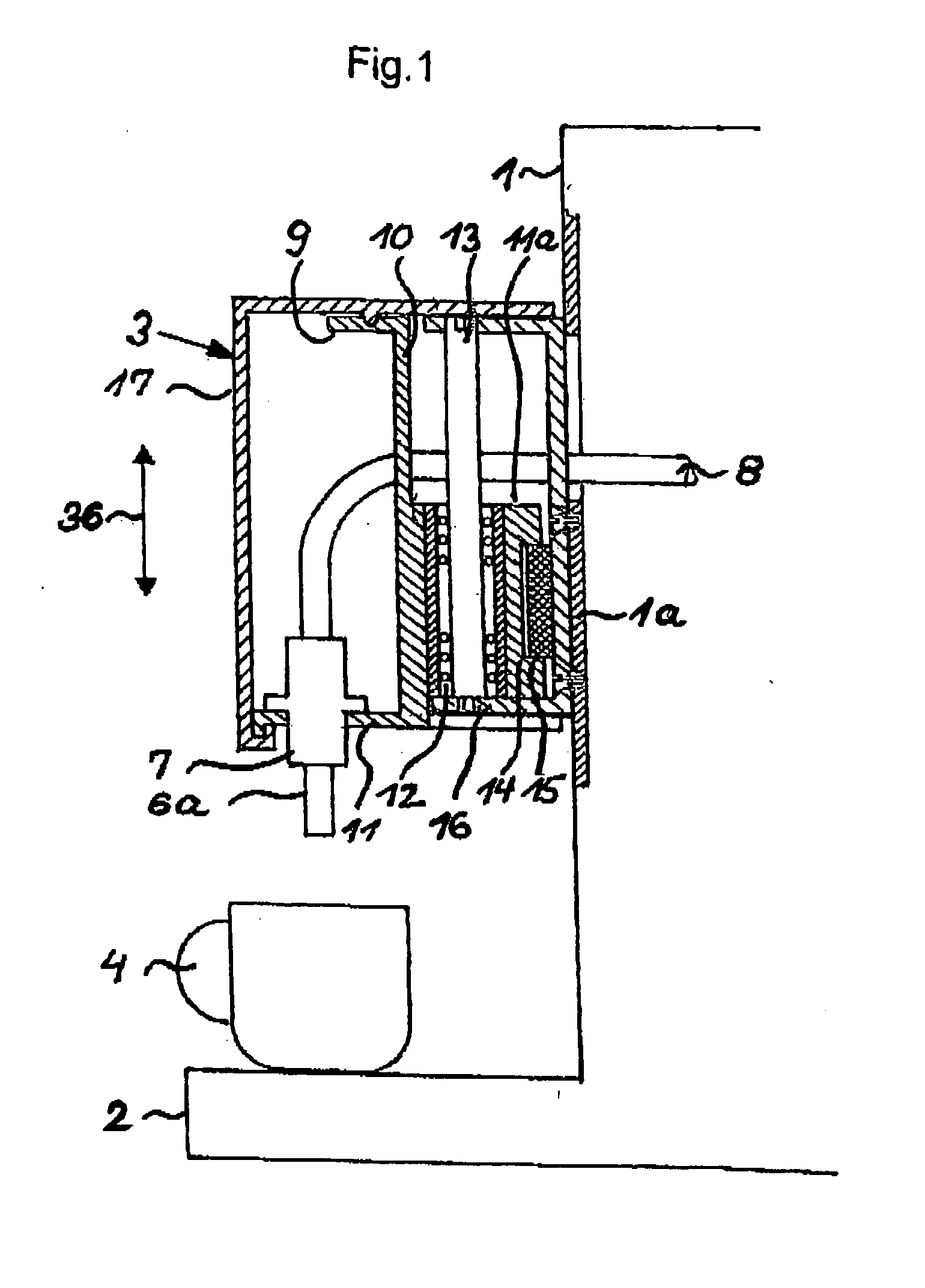 Coffee automat having a vertically adjustable and lockable outflow unit