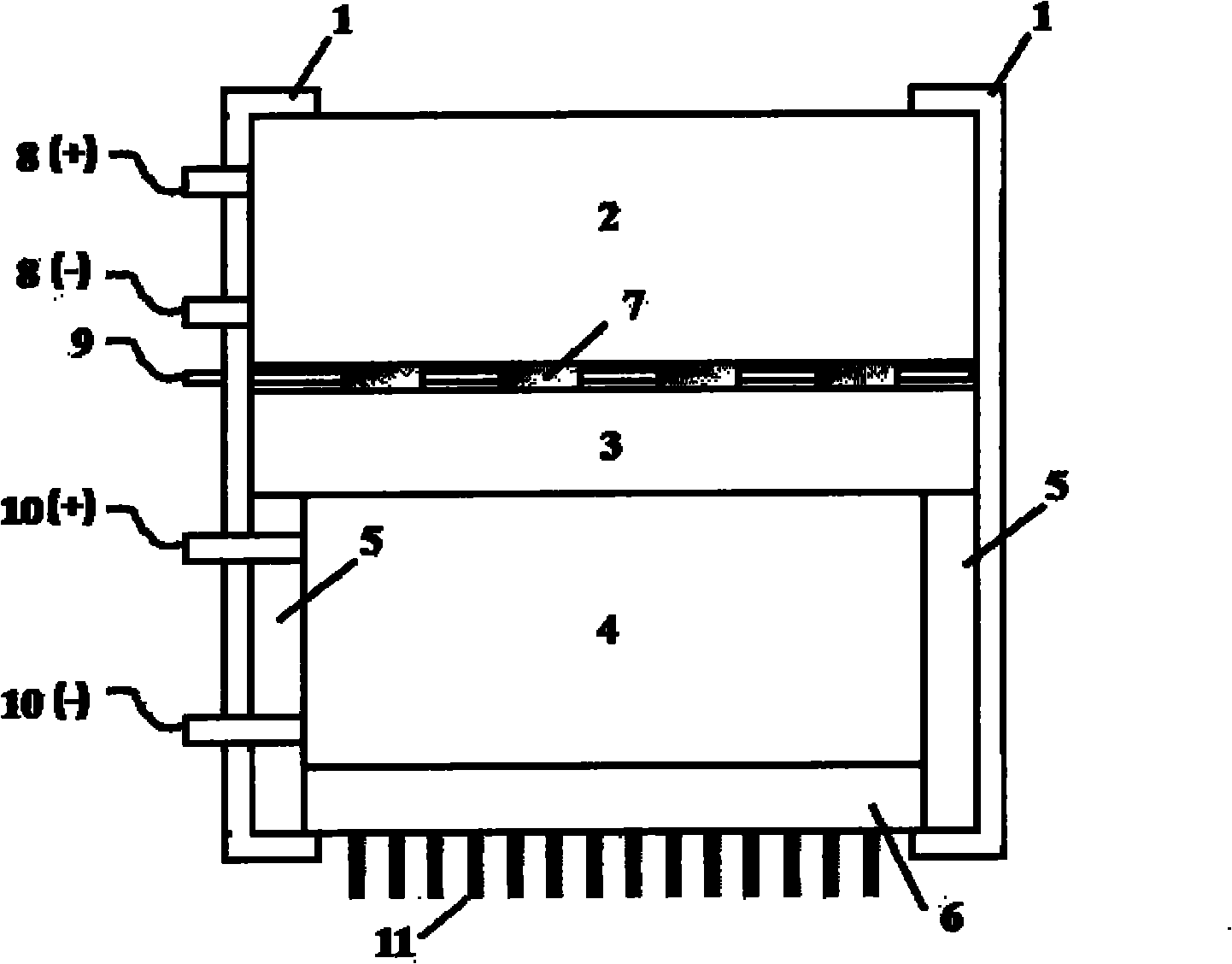 Solar photovoltaic-thermoelectric integrated device