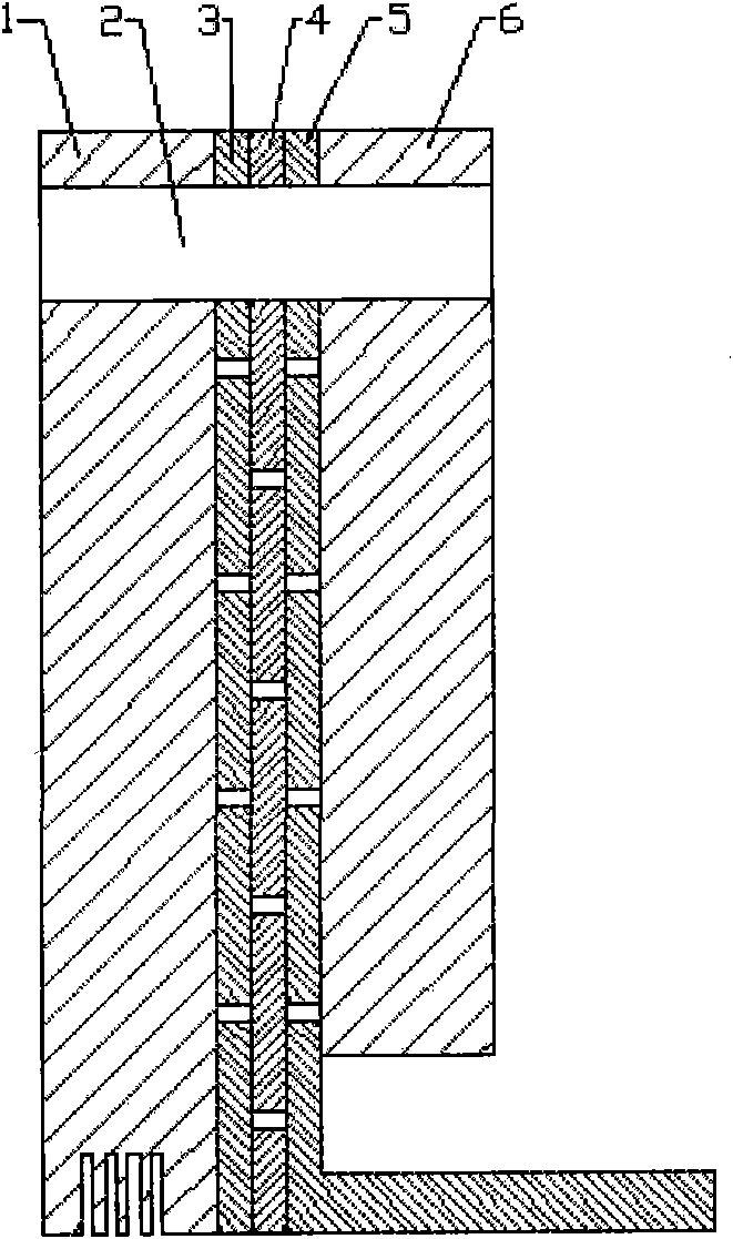 Labyrinth and fingertip combined type seal structure
