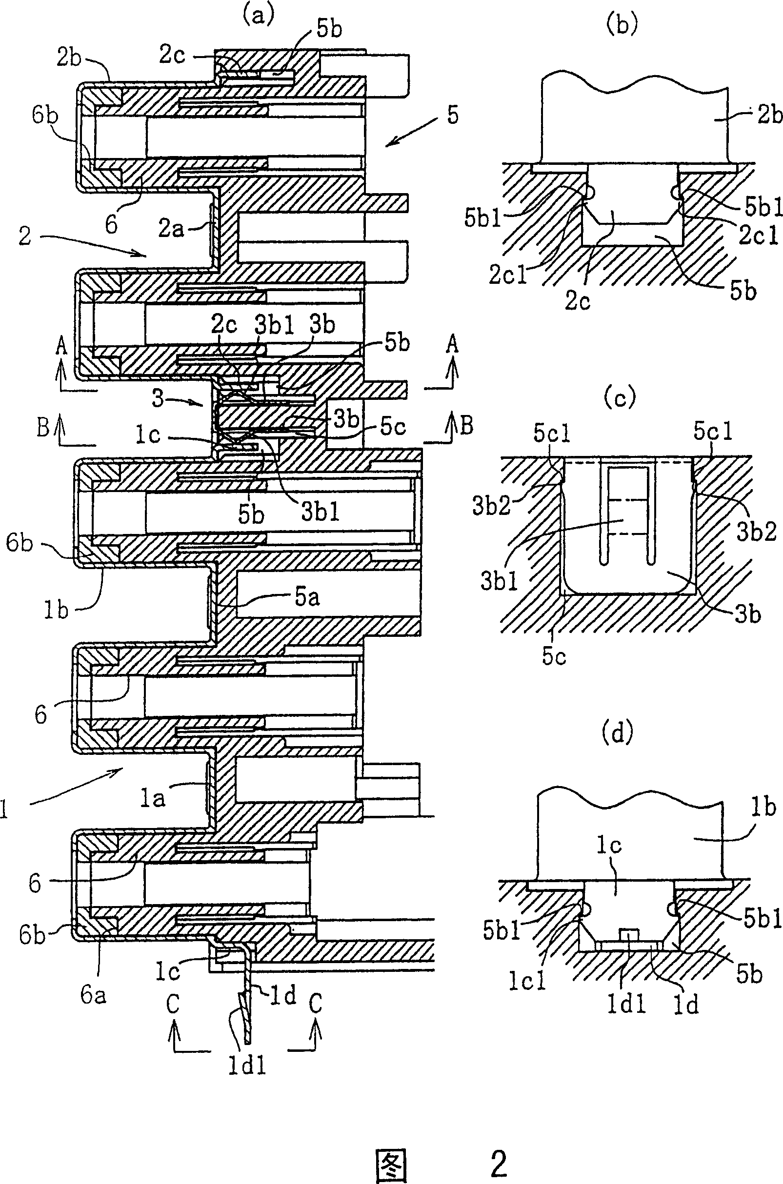 Connecting structure of grounded fitting for stitch jack board