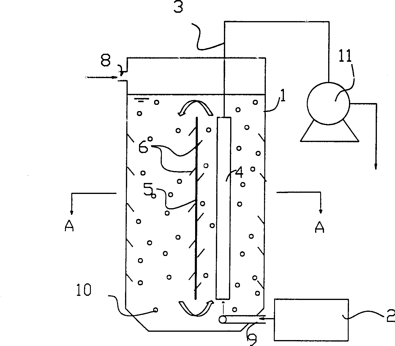 Stuffing-throwing fluidized bed membrane bioreactor and water treating method