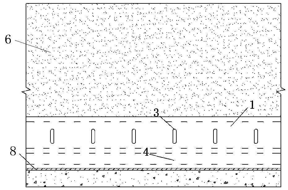 Asphalt pavement layer drainage device based on capillary principle and construction method thereof