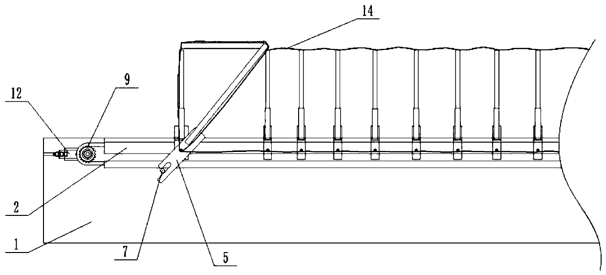 Carriage sealing device and muck vehicle