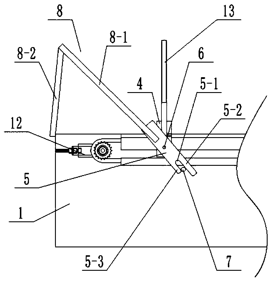 Carriage sealing device and muck vehicle