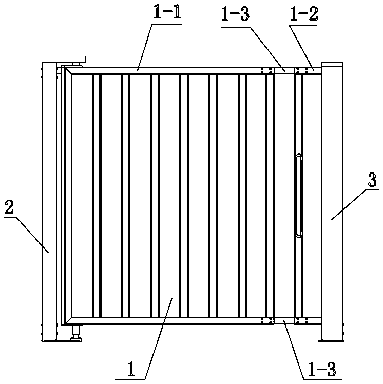 Small gate with adjustable width