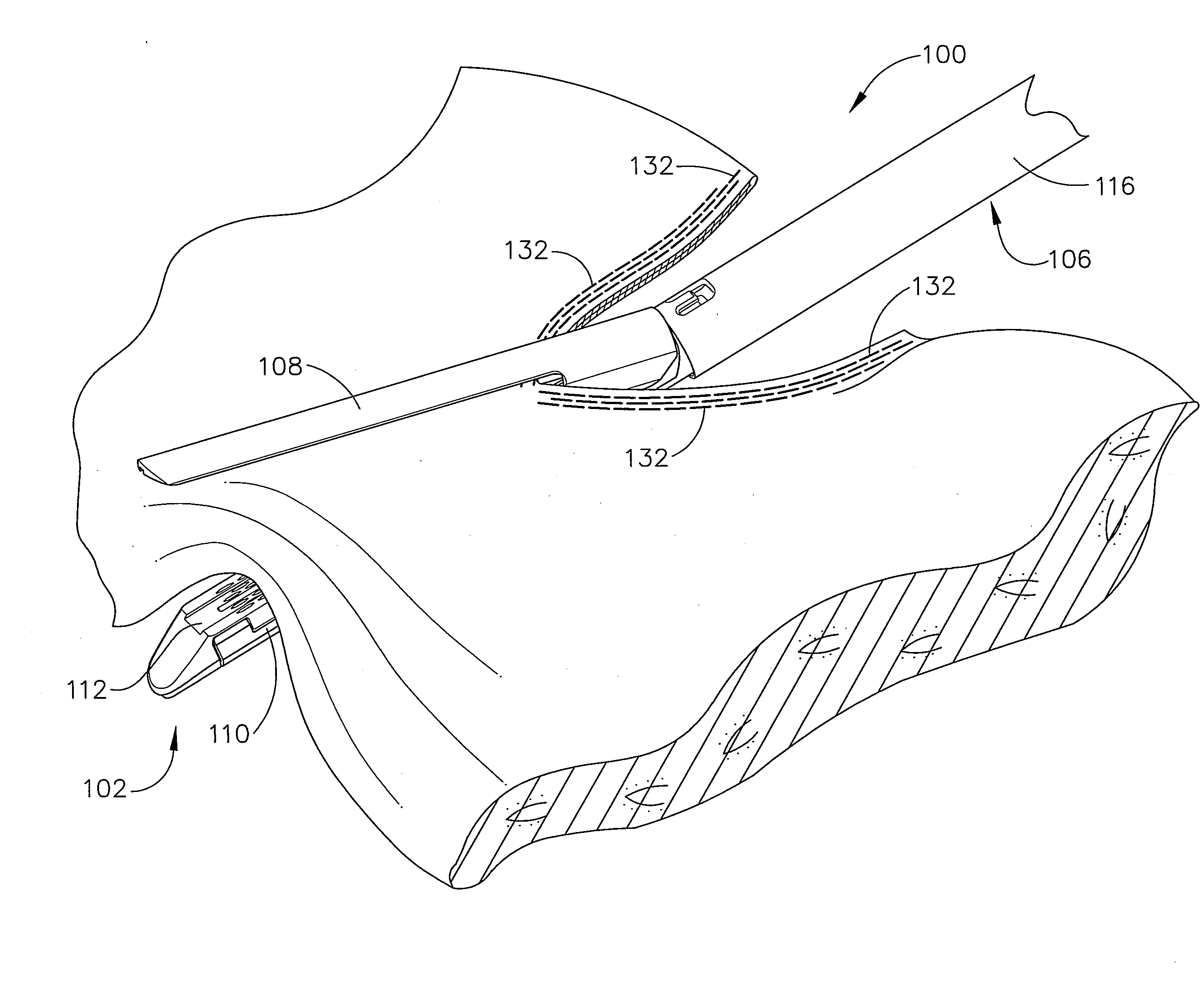 Surgical stapling device with a curved cutting member