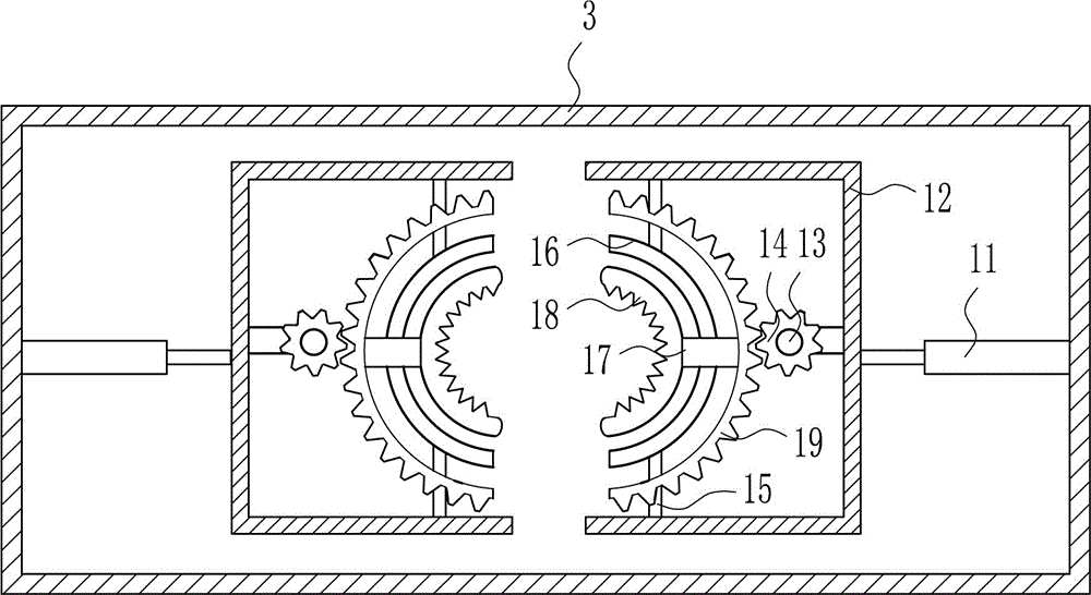 Plastic pipe cutting device capable of screening plastic pipes of proper lengths