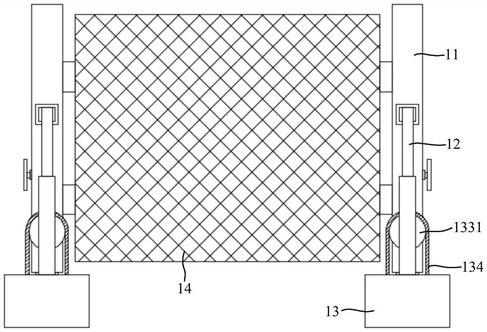 Protection device in foundation pit and using method thereof