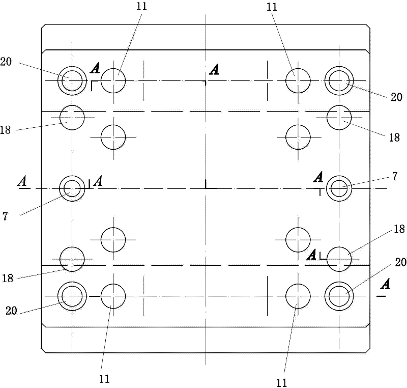 Point pouring gate injection mould capable of automatically pushing out condensed materials