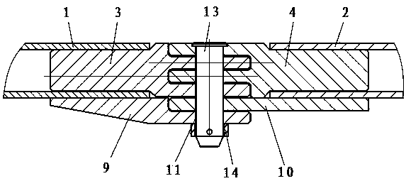 Novel connecting structure for lower chord of cargo boom
