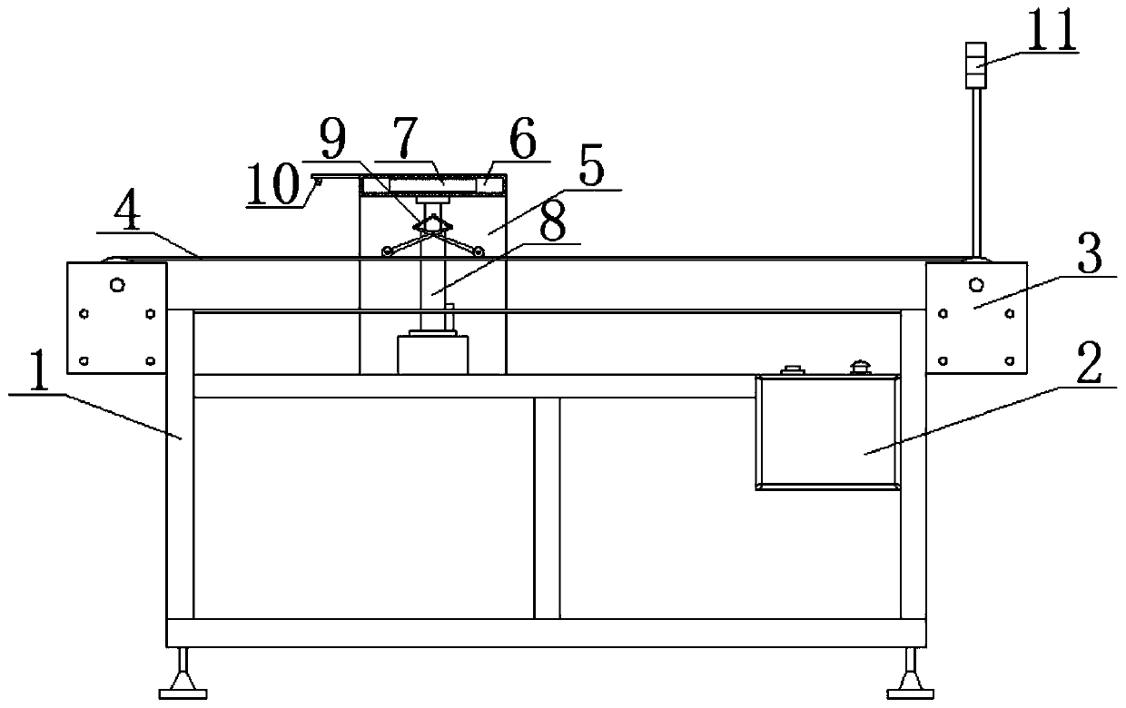 Conveying belt type metal detector capable of automatically adapting through height