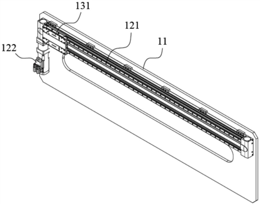 Tray conveying device