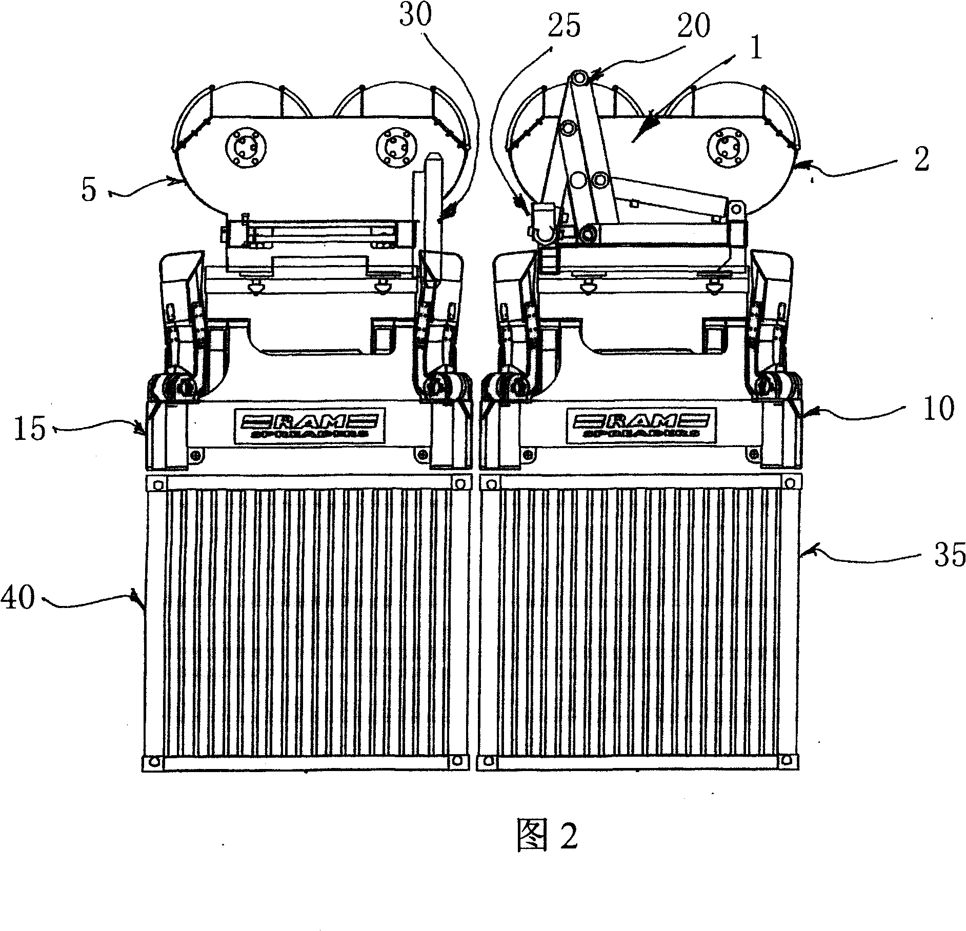 Spreader spacing device