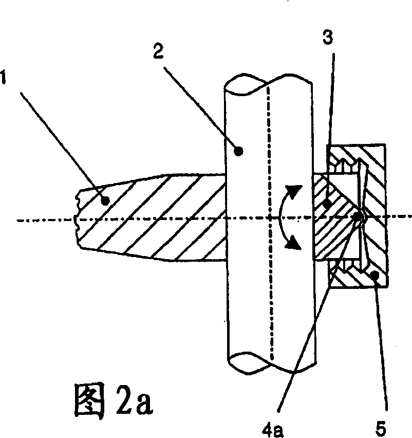 Dynamic clamping device for spinal implant