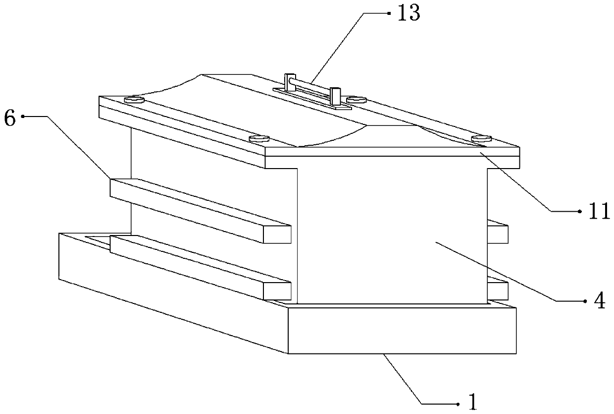 Transport device having good shatter-proof effect and used for puffed food