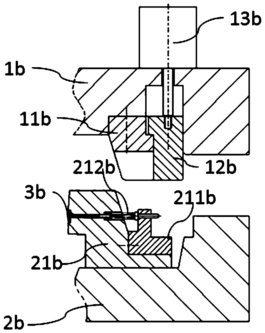 A mold with a mechanical anti-jacking mechanism