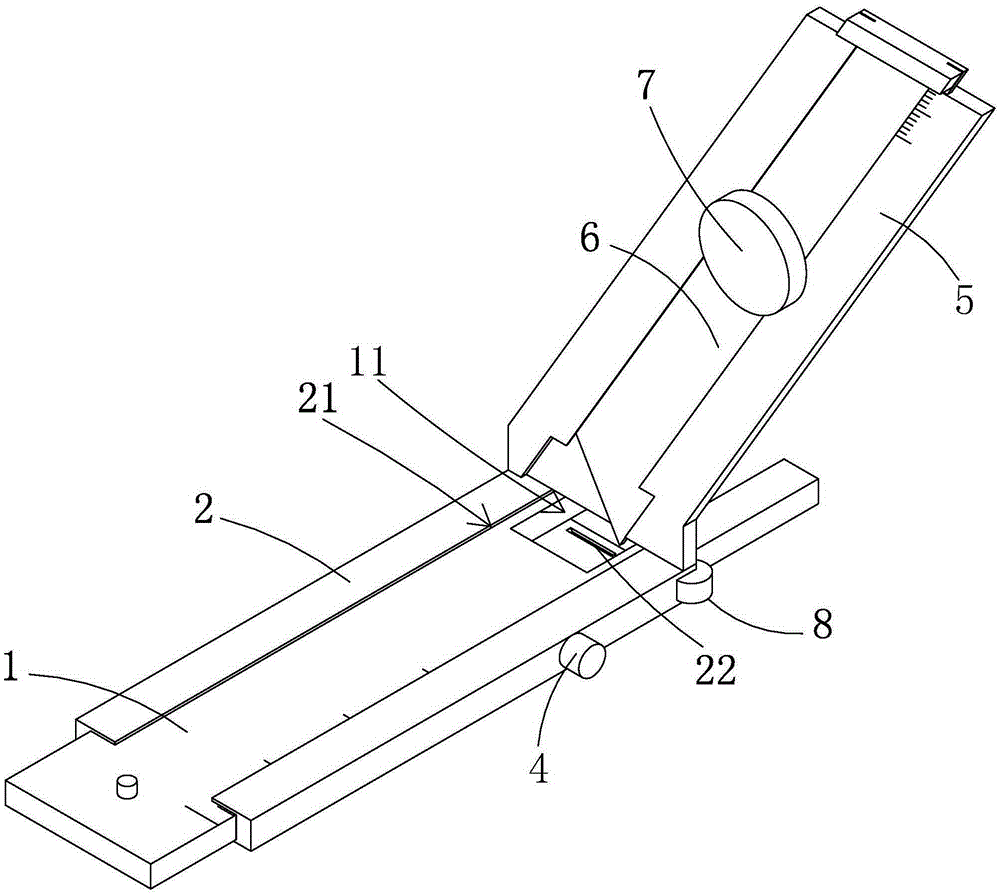 Busbar heat-shrinkable tube hole cutting device