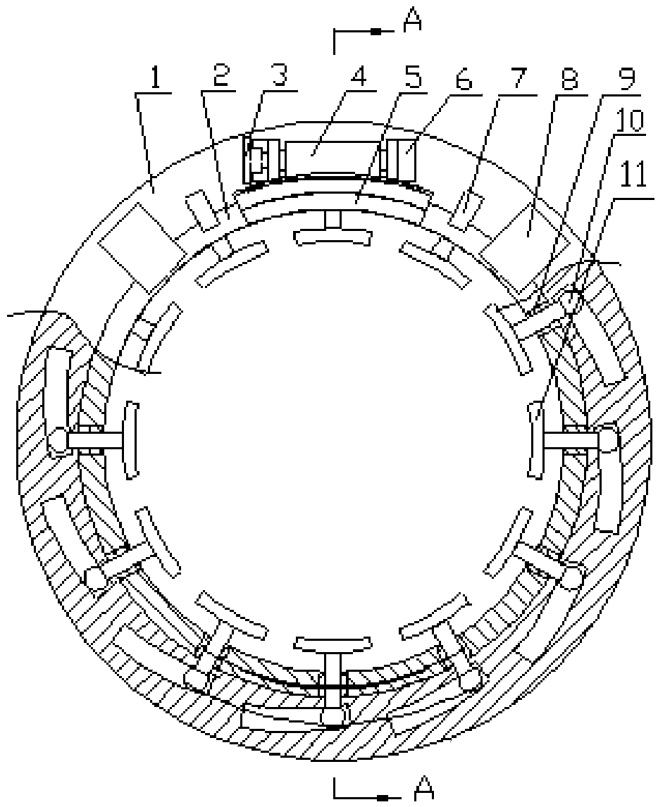 An automatic centering clamping mechanism