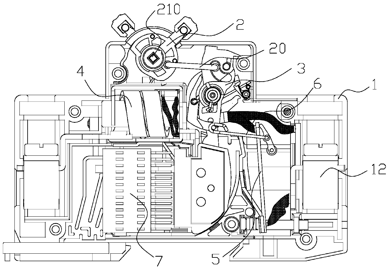 Rapid closing circuit breaker and circuit breaker group