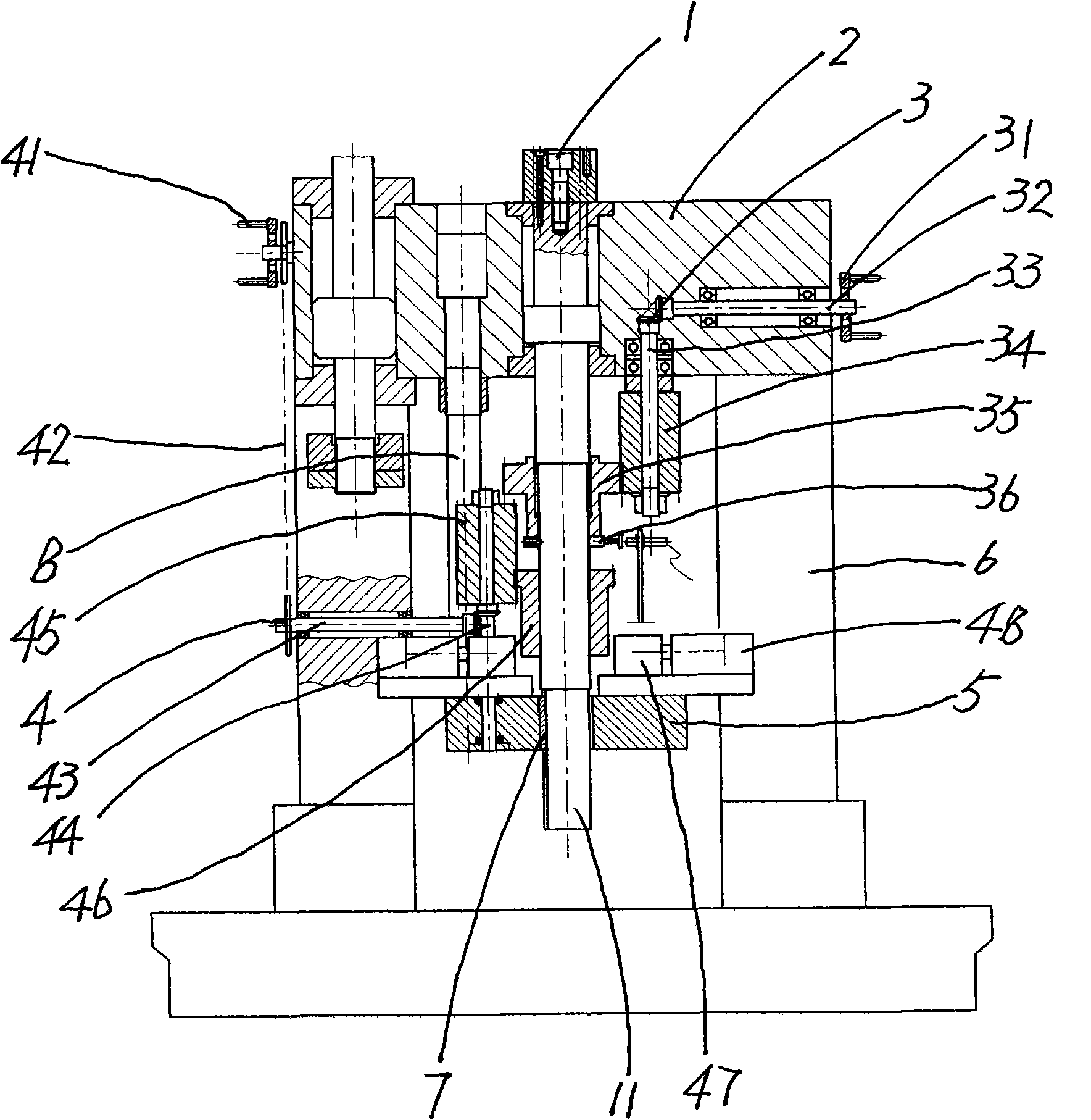 Mold base device for pressing component with stepped mandrel