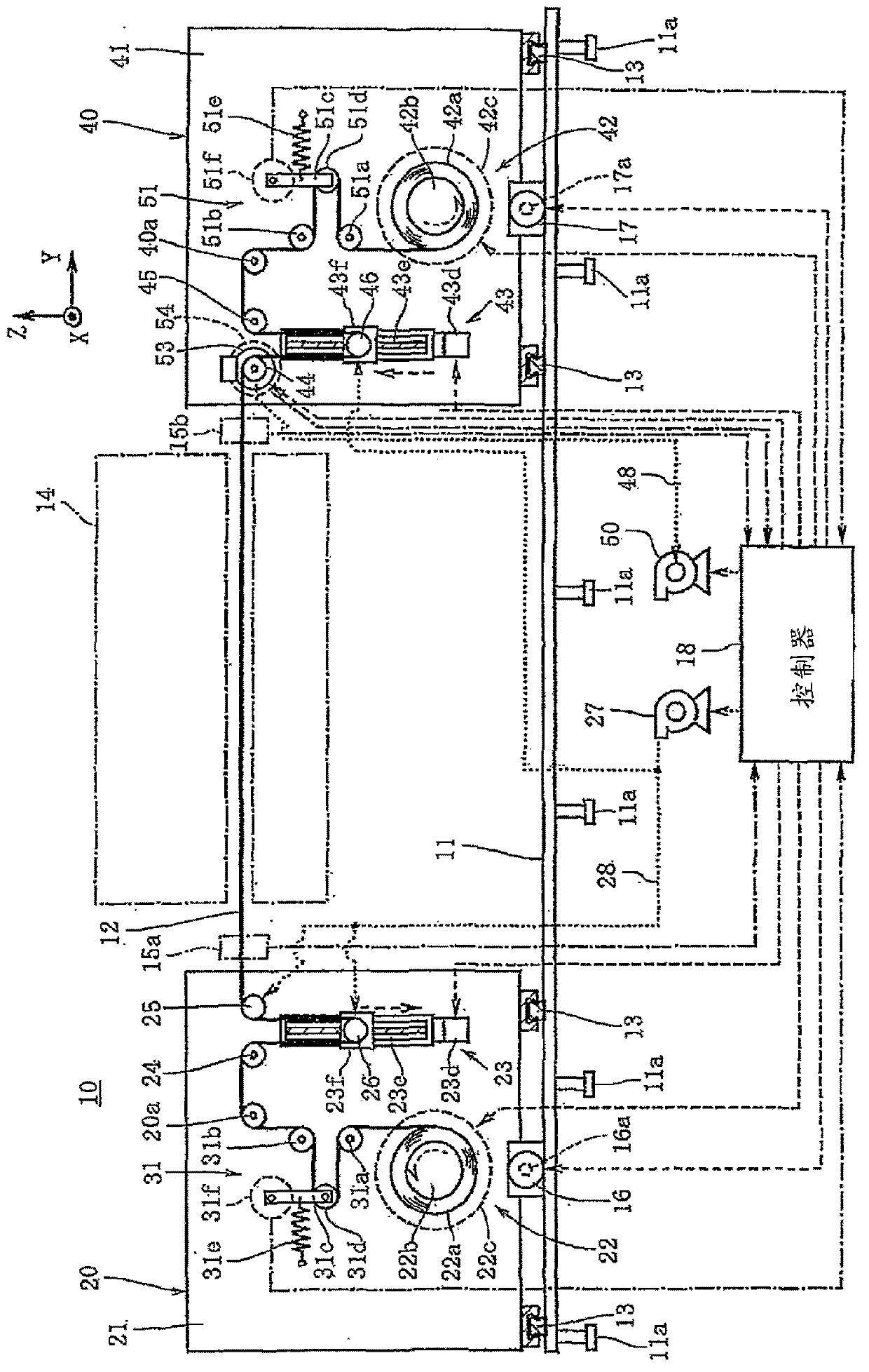 Film intermittent carrying device and film intermittent carrying method