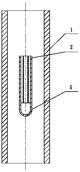 Flow adjusting type water filling structure for reaction effluent pipeline