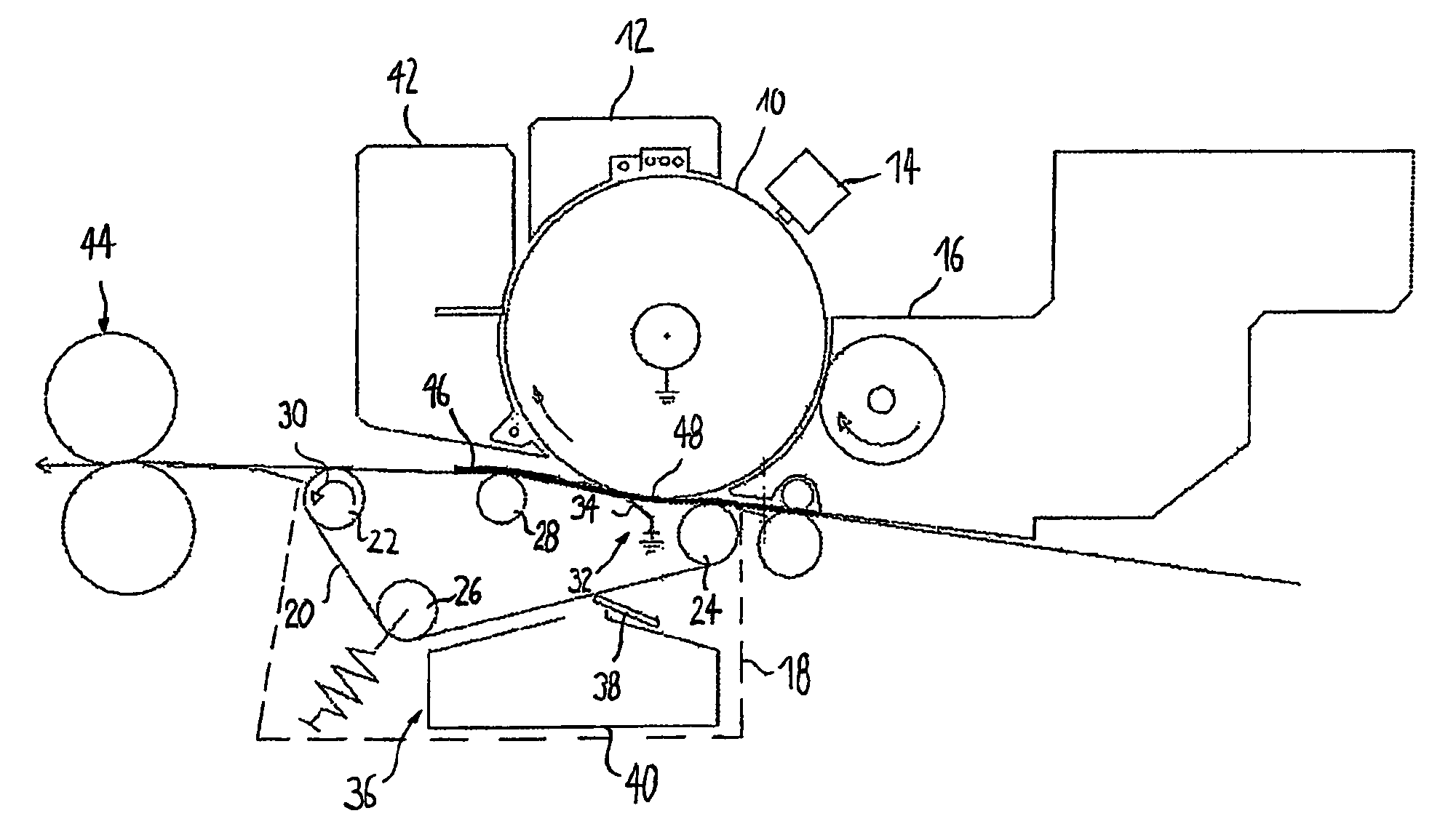 Device and method for charging a media transport belt conveyor in a printer or copier